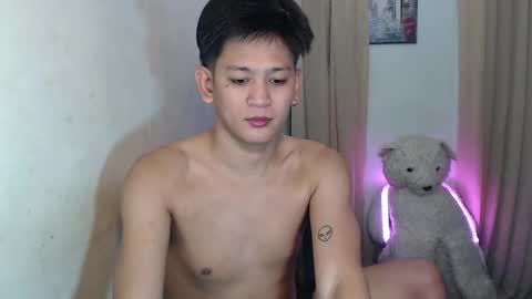 Snapshot of bj_alex31 chatting on 12/20/25, 05:31 alex online show from 12/20/25, 05:31