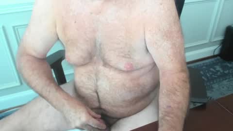 Snapshot of bkdad chatting on 10/08/25, 01:31 bkdad online show from 10/08/25, 01:31