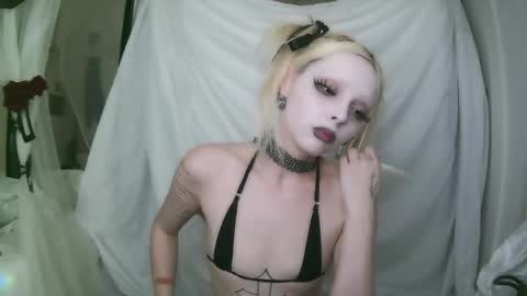 vampire fang  online show from 02/04/26, 09:31