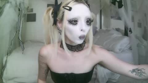 vampire fang  online show from 03/09/26, 06:23