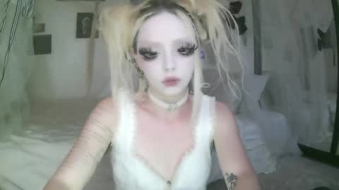 vampire fang  online show from 04/08/26, 06:08