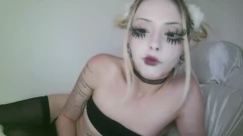 vampire fang  online show from 06/16/26, 06:32