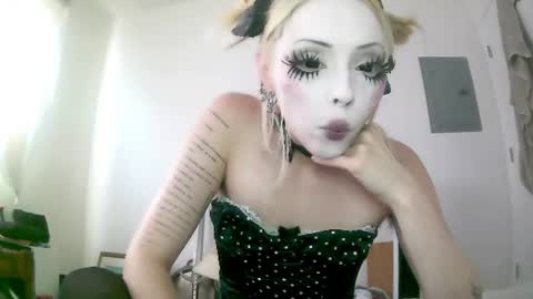 vampire fang  online show from 06/19/26, 10:13