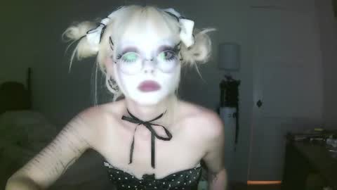 vampire fang  online show from 07/05/26, 07:15