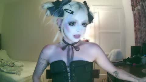 vampire fang  online show from 07/11/26, 03:20