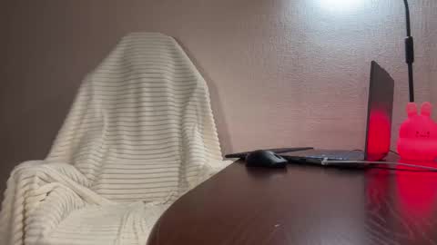 Snapshot of black_alex_ chatting on 10/19/25, 04:40 Alexandra online show from 10/19/25, 04:40