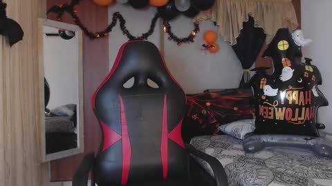 black_king_241 online show from 10/23/25, 02:55