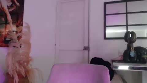 Snapshot of black_latina1 chatting on 10/25/25, 03:18 luisa online show from 10/25/25, 03:18