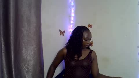 Snapshot of black_rosey chatting on 11/14/25, 03:33 veraa online show from 11/14/25, 03:33