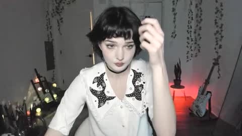 Ella online show from 12/23/25, 06:33