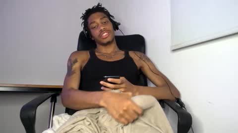 Snapshot of blackbulltitus chatting on 05/19/26, 05:14 BlackBullTitus online show from 05/19/26, 05:14