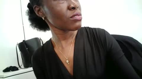 Snapshot of blackfairy01 chatting on 12/23/25, 09:18 blackfairy01 online show from 12/23/25, 09:18