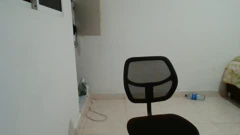 Snapshot of blackpanther_king chatting on 01/03/25, 03:05 blackpanther_king online show from 01/03/25, 03:05