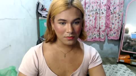 Ellez online show from 07/22/26, 10:18