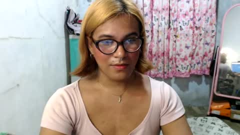 Ellez online show from 07/22/26, 10:23
