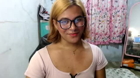 Ellez online show from 07/24/26, 06:39