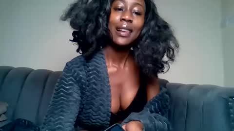 Snapshot of blackprincess25 chatting on 05/25/26, 05:19 Lorraine online show from 05/25/26, 05:19
