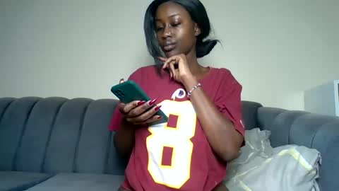 Snapshot of blackprincess25 chatting on 07/19/26, 09:02 Lorraine online show from 07/19/26, 09:02