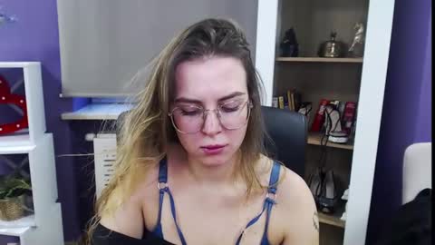 Snapshot of blackrosezoey chatting on 12/06/24, 11:00 Z O E Y online show from 12/06/24, 11:00