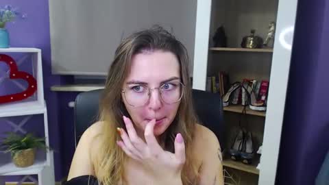 Snapshot of blackrosezoey chatting on 12/12/24, 05:31 Z O E Y online show from 12/12/24, 05:31