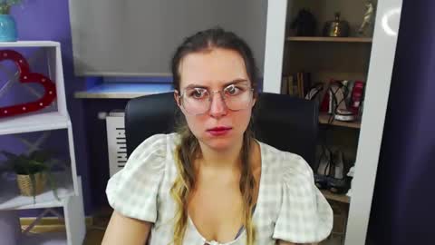 Snapshot of blackrosezoey chatting on 12/16/24, 09:03 Z O E Y online show from 12/16/24, 09:03
