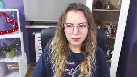 Snapshot of blackrosezoey chatting on 12/19/24, 06:01 Z O E Y online show from 12/19/24, 06:01