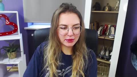 Snapshot of blackrosezoey chatting on 12/22/24, 10:49 Z O E Y online show from 12/22/24, 10:49