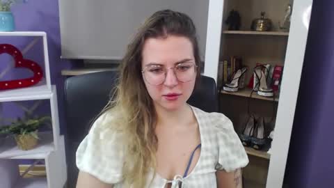 Snapshot of blackrosezoey chatting on 01/07/25, 05:22 Z O E Y online show from 01/07/25, 05:22