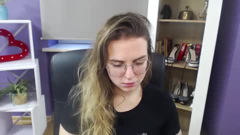 Snapshot of blackrosezoey chatting on 01/11/25, 08:43 Z O E Y online show from 01/11/25, 08:43