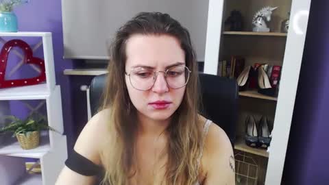 Snapshot of blackrosezoey chatting on 02/13/25, 05:16 Z O E Y online show from 02/13/25, 05:16