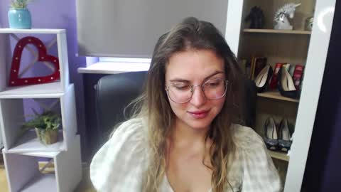 Snapshot of blackrosezoey chatting on 02/18/25, 08:38 Z O E Y online show from 02/18/25, 08:38