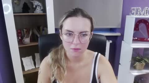 Snapshot of blackrosezoey chatting on 09/12/25, 04:23 Z O E Y online show from 09/12/25, 04:23