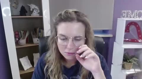 Snapshot of blackrosezoey chatting on 09/16/25, 04:35 Z O E Y online show from 09/16/25, 04:35