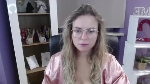 Snapshot of blackrosezoey chatting on 09/26/25, 04:27 Z O E Y online show from 09/26/25, 04:27