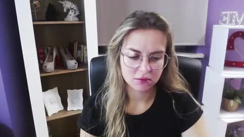Snapshot of blackrosezoey chatting on 09/30/25, 04:39 Z O E Y online show from 09/30/25, 04:39