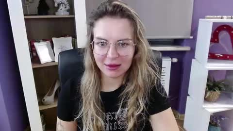 Snapshot of blackrosezoey chatting on 10/06/25, 04:32 Z O E Y online show from 10/06/25, 04:32
