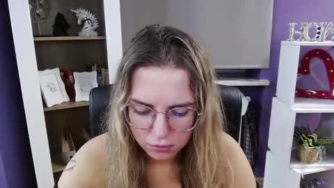 Snapshot of blackrosezoey chatting on 10/09/25, 04:54 Z O E Y online show from 10/09/25, 04:54