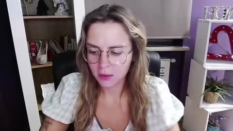 Snapshot of blackrosezoey chatting on 10/10/25, 04:33 Z O E Y online show from 10/10/25, 04:33