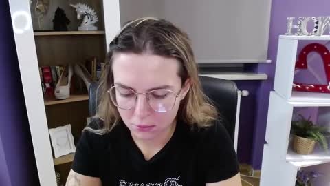 Snapshot of blackrosezoey chatting on 10/16/25, 04:46 Z O E Y online show from 10/16/25, 04:46