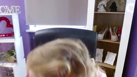 Z O E Y online show from 02/18/26, 09:05