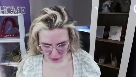 Z O E Y online show from 03/11/26, 06:19