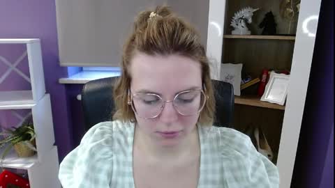 Z O E Y online show from 04/08/26, 05:07