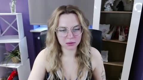 Z O E Y online show from 04/17/26, 04:48