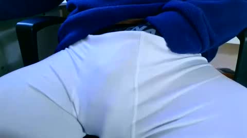 Aqua online show from 11/11/25, 03:23