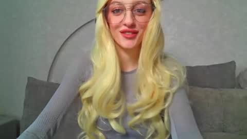 Snapshot of blacky_berry chatting on 03/23/26, 02:10 Ivy online show from 03/23/26, 02:10