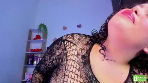 Snapshot of blair_curvy chatting on 07/10/26, 01:03 Blair online show from 07/10/26, 01:03