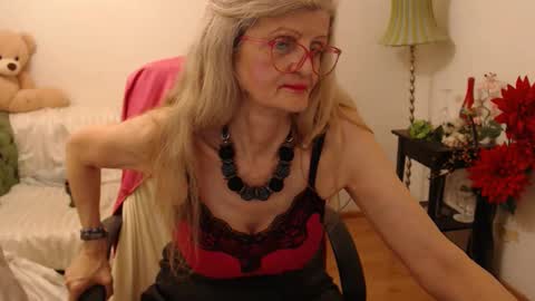 Snapshot of blairfort chatting on 01/28/25, 02:11 blairfort online show from 01/28/25, 02:11