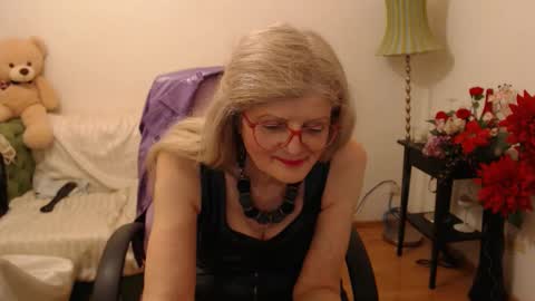 Snapshot of blairfort chatting on 03/08/25, 05:22 blairfort online show from 03/08/25, 05:22