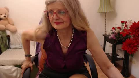 Snapshot of blairfort chatting on 03/11/25, 10:18 blairfort online show from 03/11/25, 10:18