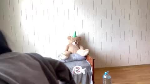 Mila online show from 03/28/26, 07:30